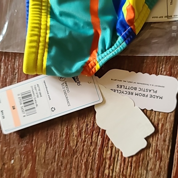 Mens speedo swimsuit. Size 28. Multiple colors. NWT. - Picture 6 of 6